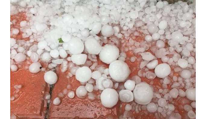 Mersin'de dolu yaşamı felç etti