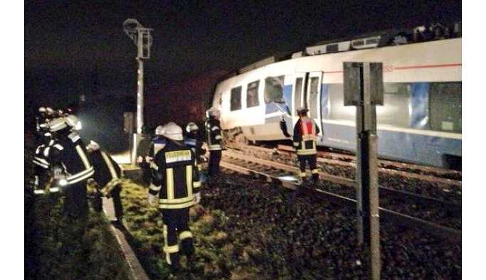 Almanya'da tren kazası: 50 yaralı