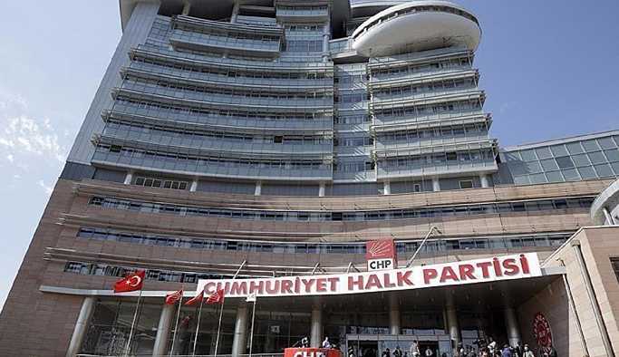 CHP'de eski başkandan halefine yumruk
