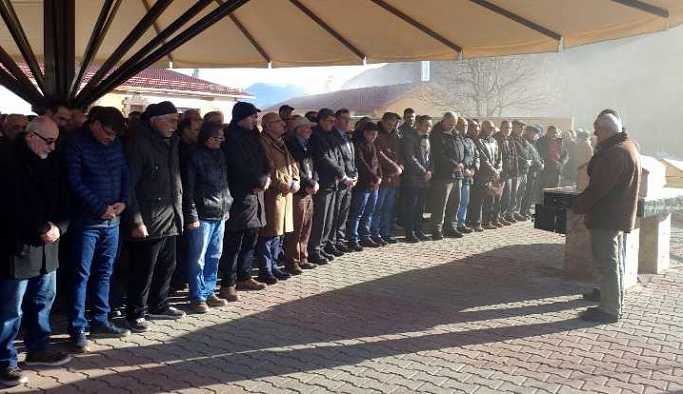 İstanbul'da bıçak ve çekiç darbeleriyle öldürülen iki kardeş Tunceli'de defnedildi