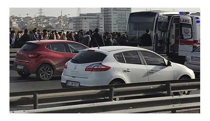 İstanbul'da iki metrobüs çarpıştı: Yaralılar var