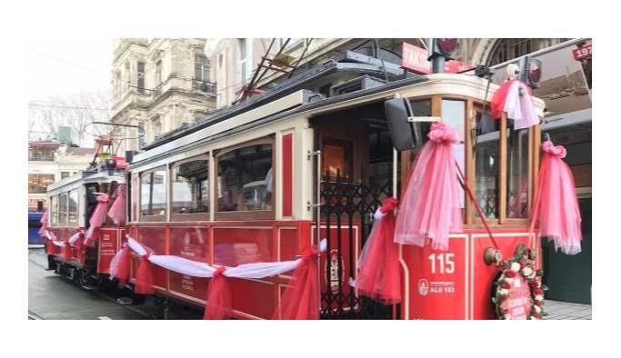 İstiklal Caddesi'ndeki tarihi tramvay geri döndü