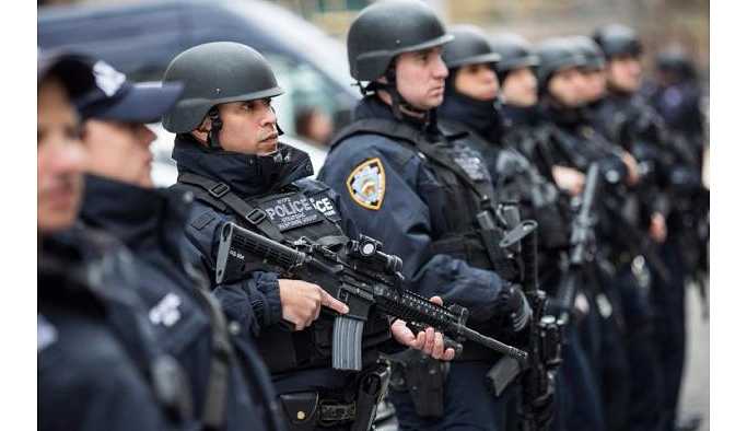 New York'ta bir araç kalabalığın arasına daldı; Ölü ve yaralılar var