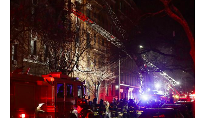 New York'ta yangın: 1'i bebek 12 kişi hayatını kaybetti