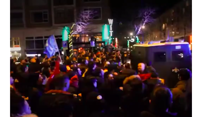 Ukrayna'da silahlı saldırgan 11 kişiyi rehin aldı