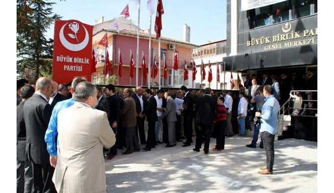 Ankara'da bulunan BBP genel merkezinde yangın