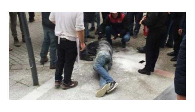 Belediye önünde kendisini yaktı
