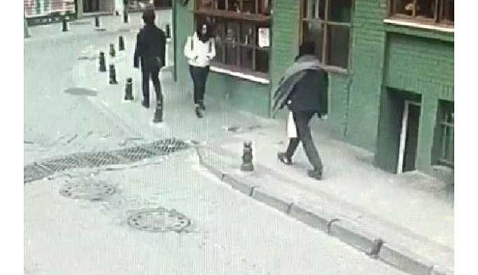 Kadıköy'de genç kıza yumruk atan saldırgan bakın kim çıktı
