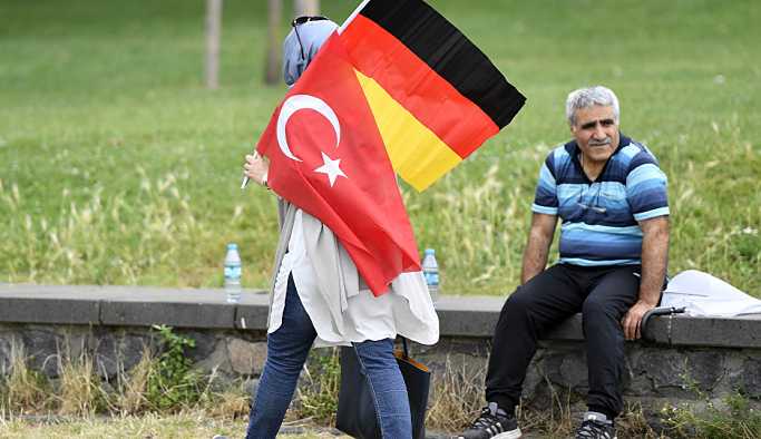 Türkiye'de parası bulunan gurbetçiye yapılan yardım kesilecek