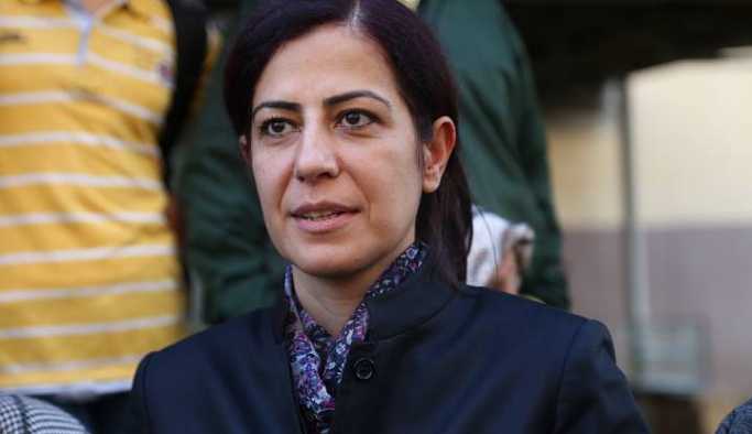 Ayla Akat Ata gözaltına alındı