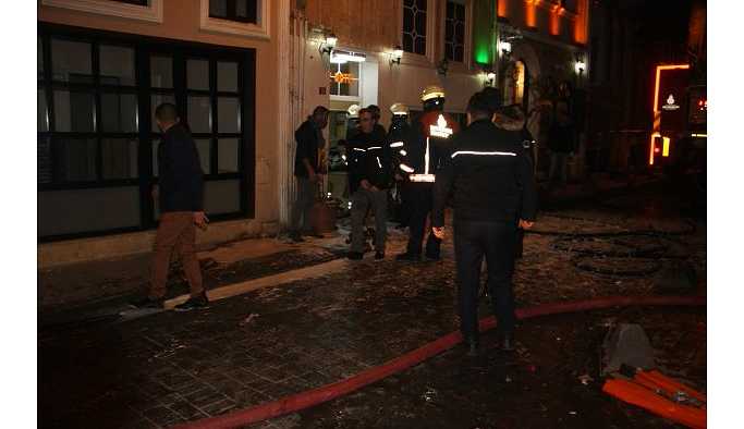 Beyoğlu'nda otel yangını: 3’ü ağır, 6 yaralı