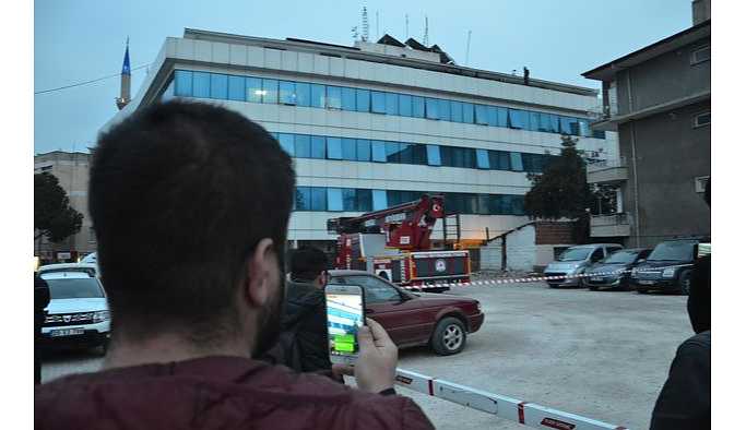 İmam boşanma davasını öğrenince intihar için çatıya çıktı