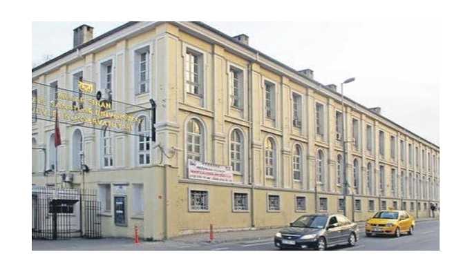Mimar Sinan’da 8 öğrenciye soyunma odasında kırbaçlı işkence iddiası