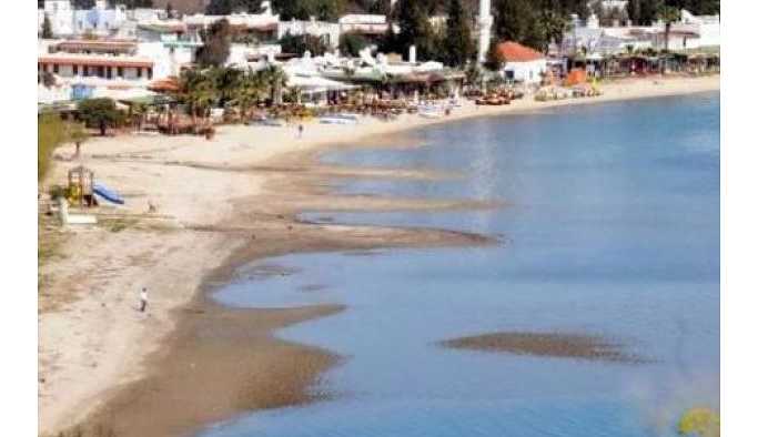 Muğla'nın Bodrum ilçesinde deniz 10 metre çekildi.