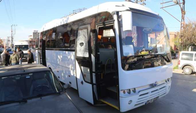 Reddedilen genç okul servisine ateş açtı
