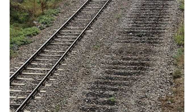 Tren rayları oksijen kaynağıyla kesilerek çalındı.