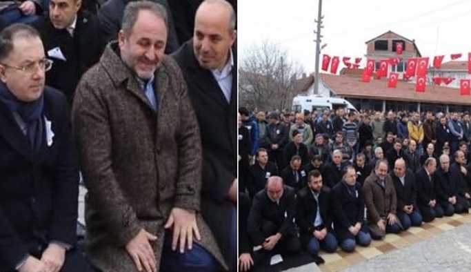Asker cenazesinde fotoğraf tartışması
