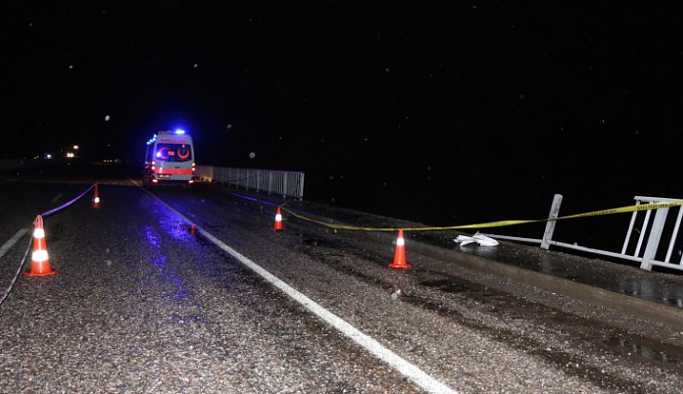 Yanarsu Çayı'na düşen kamyonet akıntıya kapıldı