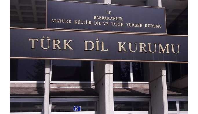 Cinsiyetçi kelimeler TDK sözlüğünden çıkarılmayacak
