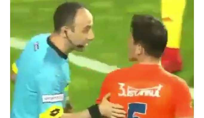 Emre Belözoğlu bildiğiniz gibi: Tribünlere küfretti