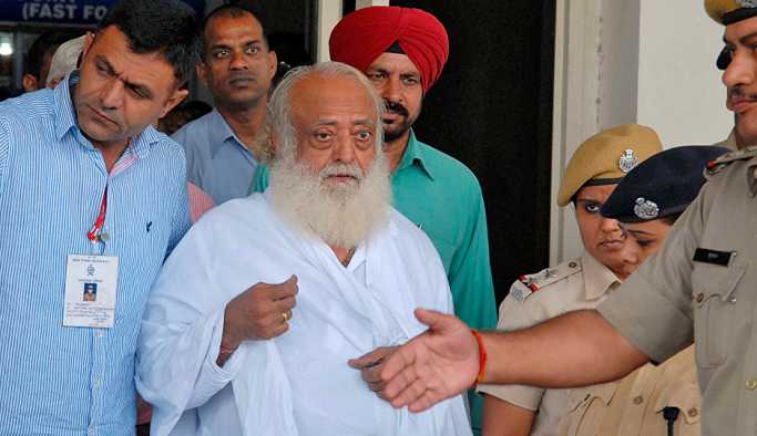 Tecavüzle suçlanan Hindistanlı guru Asaram Bapu müebbete mahkum edildi