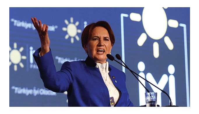 İyi Parti'de 14 istifa