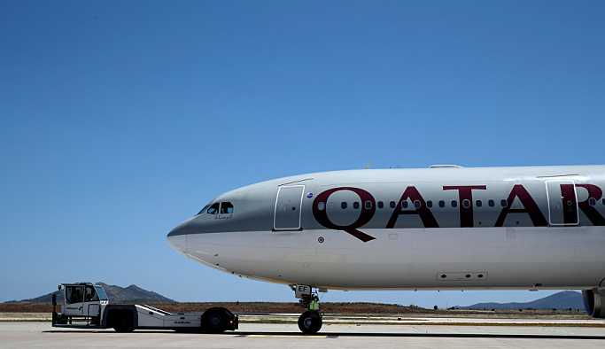 Katar Havayolları'nın 7500 TL'ye Türk personel arayışı izdihama neden oldu