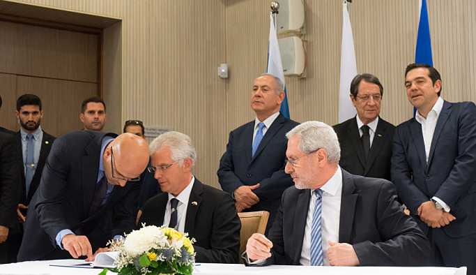 Kıbrıs'ta üçlü doğalgaz zirvesi: Doğalgaz boru hattı inşa edilecek
