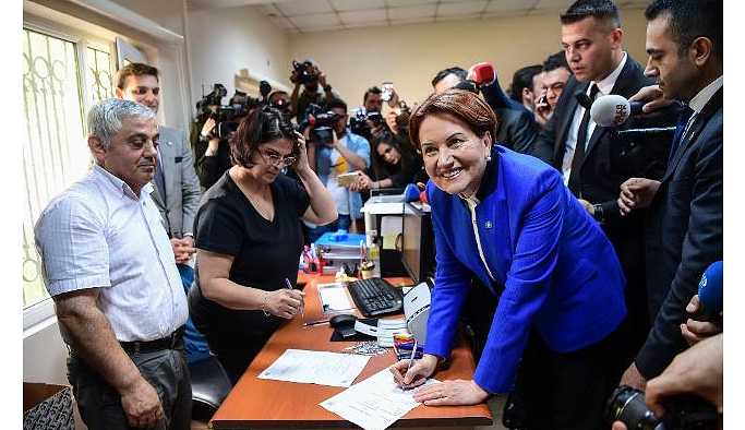 Meral Akşener 100 bin imzayı geçti