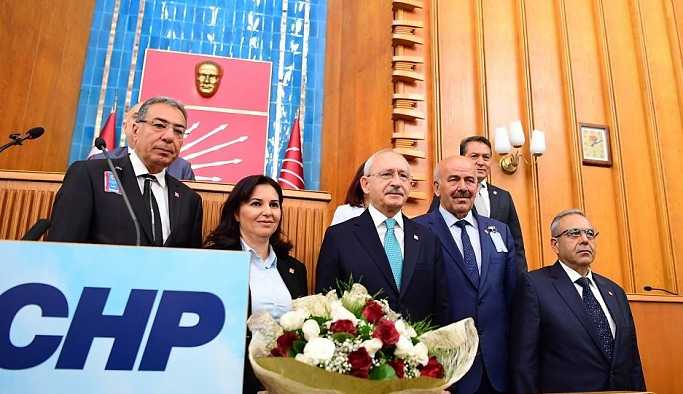 MHP'liler 'Faşizme karşı omuz omuza' sloganıyla CHP'ye katıldı