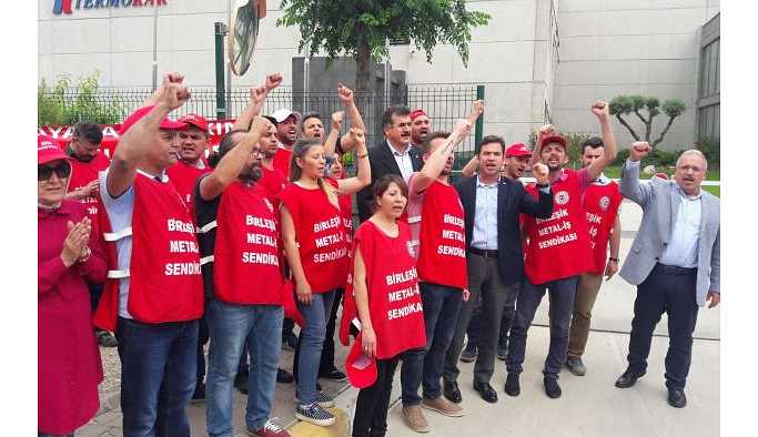 Sendika düşmanı patron protesto edildi: Atılan işçiler geri alınsın