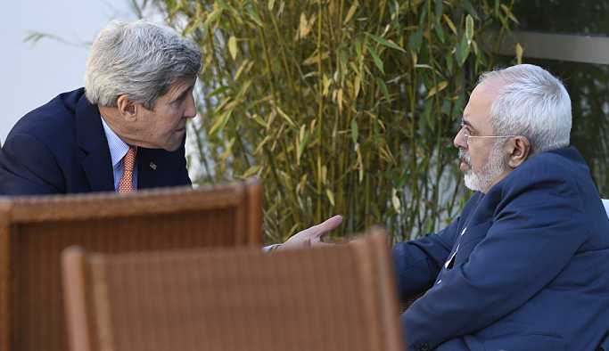 Trump'tan İran'la işbirliği yapan Kerry'ye: Ülkene zarar veriyorsun
