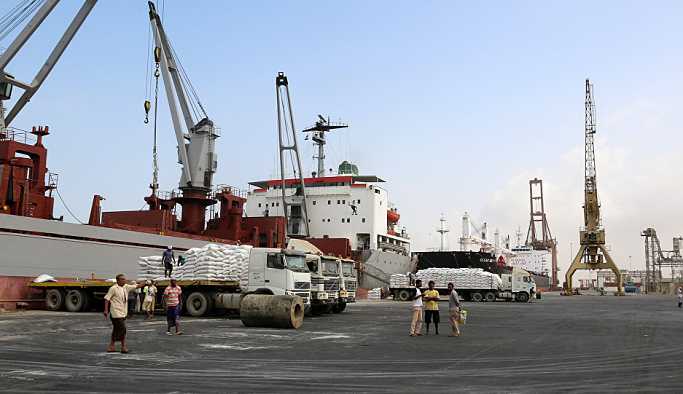 Yemen'e giden Türk gemisinde patlama