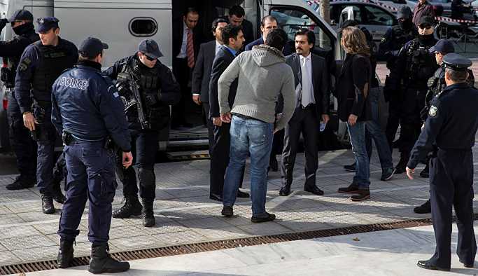 Yunanistan darbeci askerlerden birinin iltica talebini kabul etti