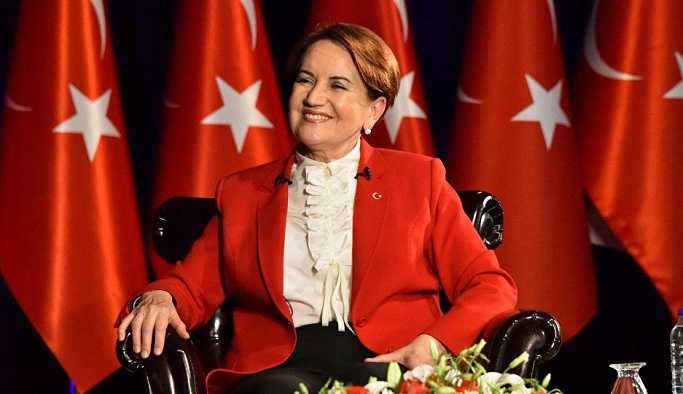 Akşener Habertürk'te konuştu, İYİ Partililer CNN Türk ve Kanal D önünde eylem yaptı
