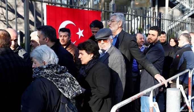 Almanya'daki Türk seçmenler için çağrı