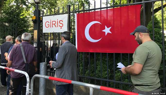 Almanya’da seçimlere katılım oranı düşük seyrediyor