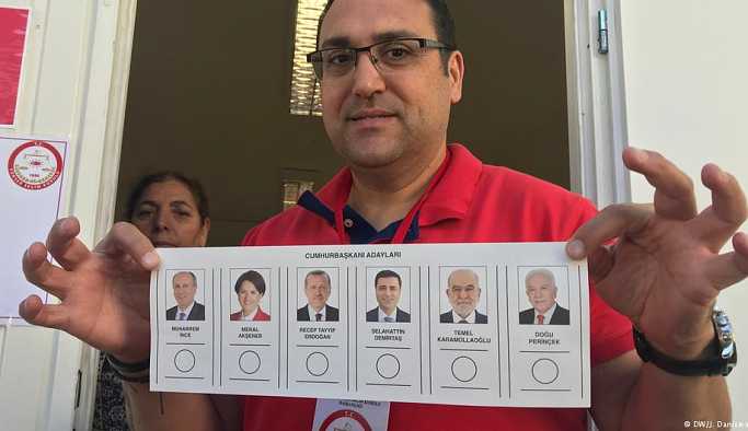 Almanya’daki sandıklarda ilk gün heyecanı