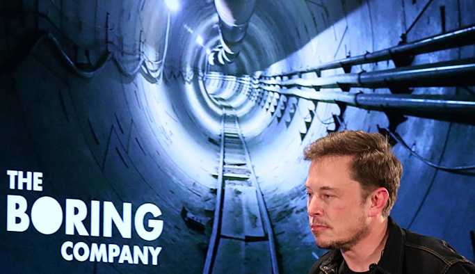 Elon Musk 'Ateşleyin' dedi, alev makineleri kapışıldı