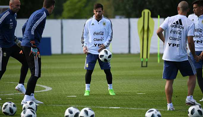 'İranlı Messi'ye Moskova’da taraftarlardan yoğun ilgi