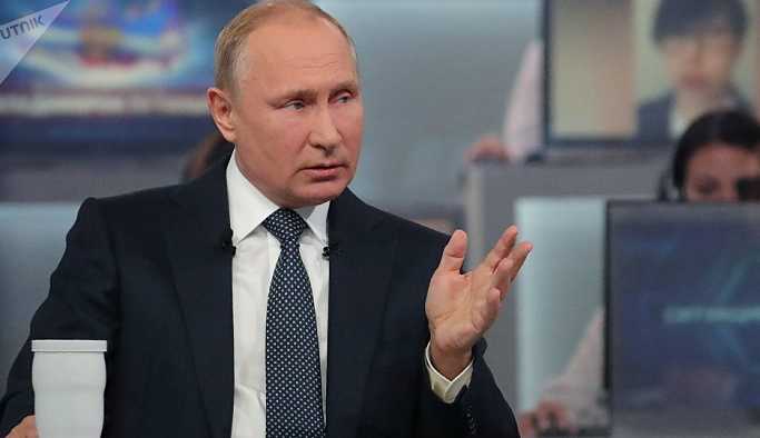 Putin, canlı yayınlanan Direkt Hat programında halkın sorularını yanıtlıyor