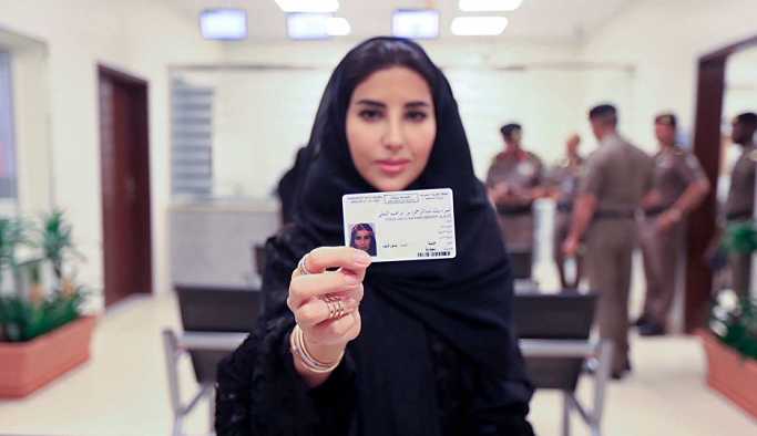Suudi Arabistan'da kadınlara ilk kez ehliyet verilmeye başlandı