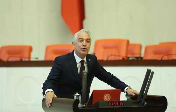 AKP'li vekil fena yakalandı: Aynı komisyondayız haberimiz yok