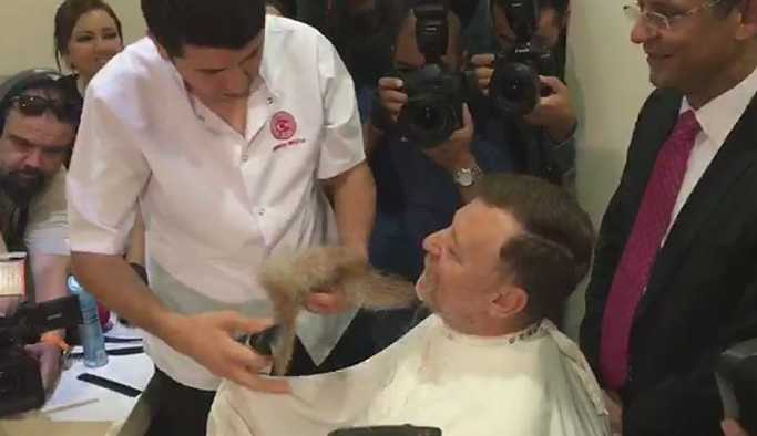 CHP'li Atıcı, OHAL bitince sakallarını kestirdi