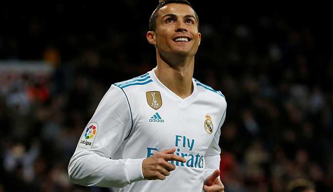 Cristiano Ronaldo resmen Juventus'ta