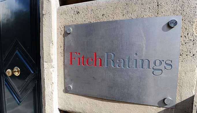 Fitch, Türkiye'nin kredi notunu indirdi