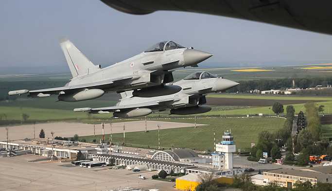İngiliz savaş jetleri Rus Su-24 uçaklarına ‘eşlik etmek’ için havalandı