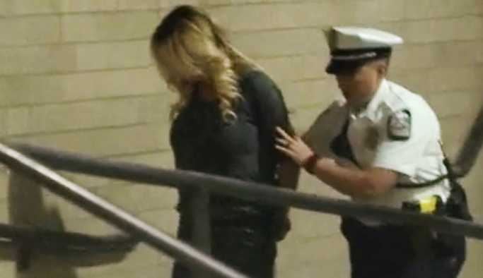 Porno film oyuncusu Stormy Daniels'a yönelik suçlamalar düşürüldü