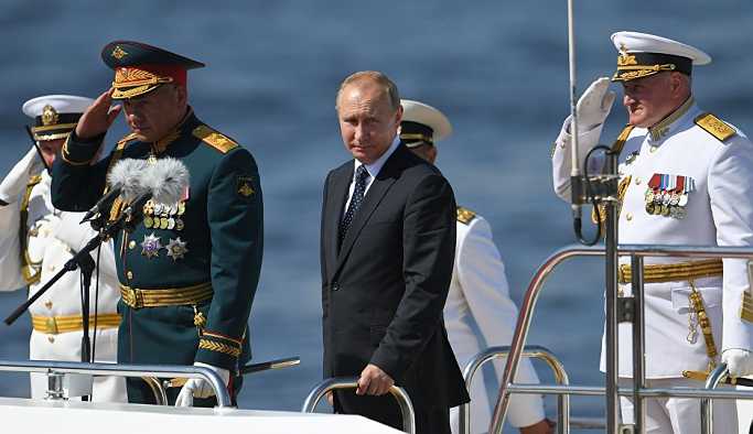 Putin: Rus donanmasını güçlendirmeye yönelik adımlarımız sürecek