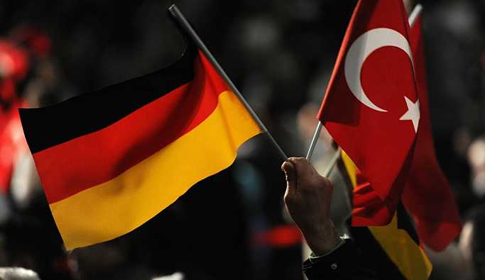 Alman yetkililer Türkiye'ye mali yardım iddialarını yalanladı